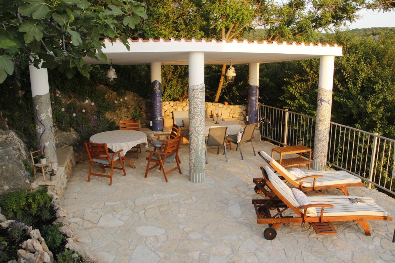 Vila Verbana Apartments Vrbnik Exterior photo