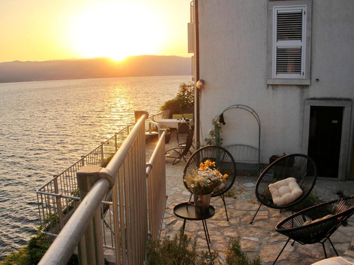 Vila Verbana Apartments Vrbnik Exterior photo